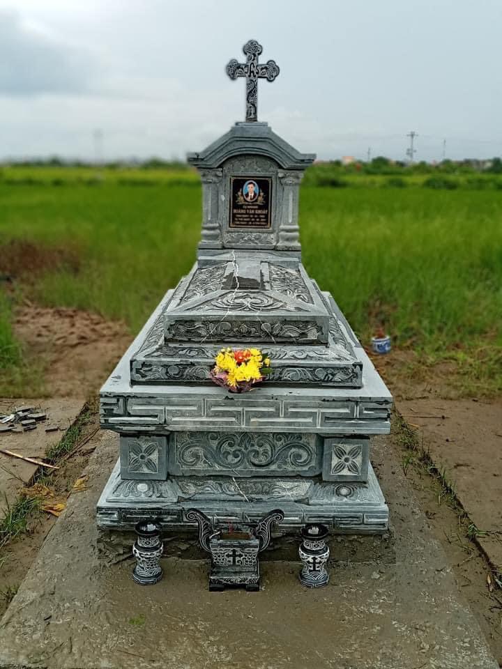 Mộ Công Giáo 1